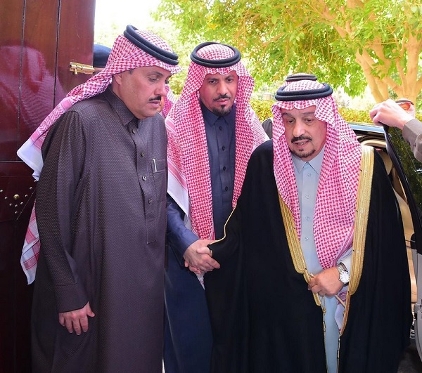 بالصور الأمير فيصل بن بندر يؤدي صلاة الميت على الأميرة الجوهرة بنت عبدالعزيز صحيفة أزد الإلكترونية